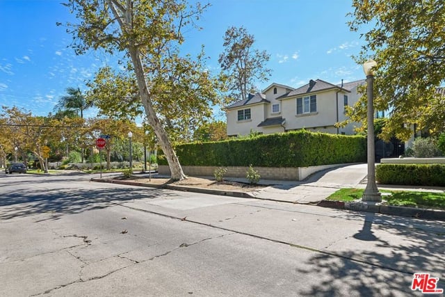 603 N Las Palmas Avenue, Los Angeles, CA 90004 — photo 4 of 74