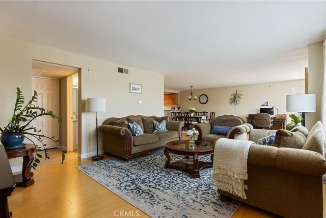 726 Elm Avenue 404, Long Beach, CA 90813 — photo 13 of 31