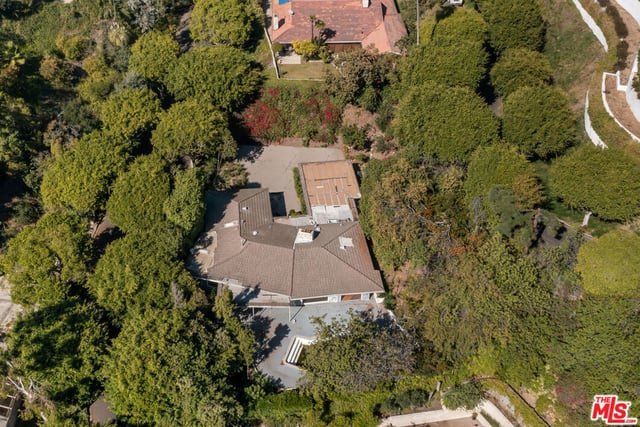 1150 Laurel Way, Beverly Hills, CA 90210 — photo 4 of 5