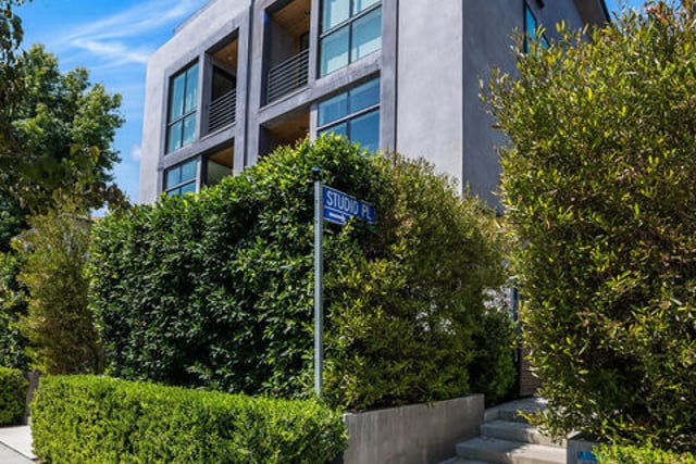 4425 Studio Place, Studio City, CA 91602 — photo 3 of 44