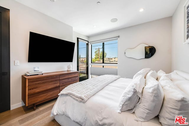 4425 Studio Place, Studio City, CA 91602 — photo 7 of 44