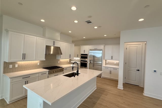 27430 Creekwood Lane, Valencia, CA 91381 — photo 2 of 11