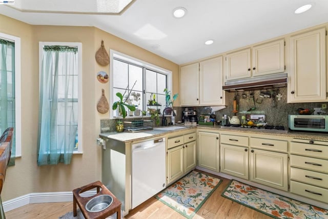 24448 Hampton Dr B, Santa Clarita, CA 91355 — photo 17 of 34