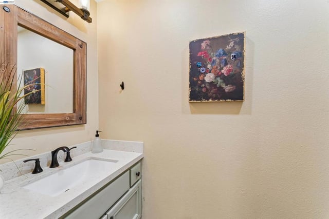 24448 Hampton Dr B, Santa Clarita, CA 91355 — photo 19 of 34