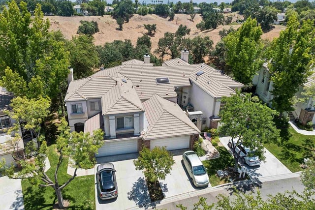 24448 Hampton Dr B, Santa Clarita, CA 91355 — photo 2 of 34