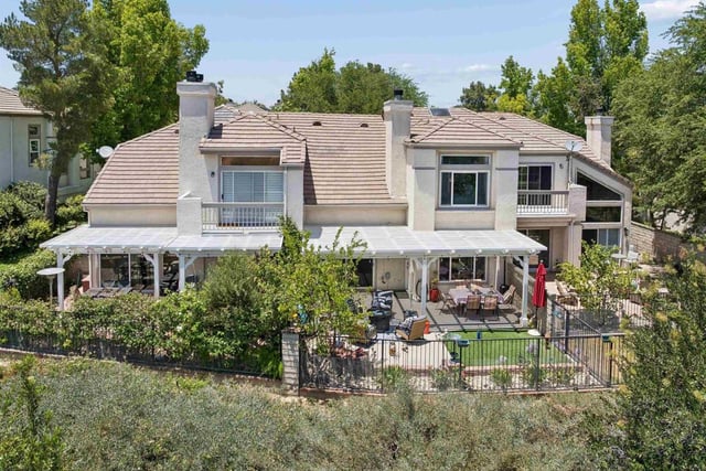 24448 Hampton Dr B, Santa Clarita, CA 91355 — photo 3 of 34