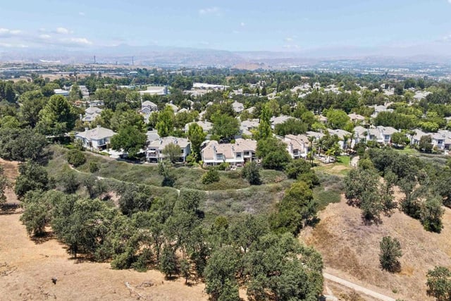 24448 Hampton Dr B, Santa Clarita, CA 91355 — photo 5 of 34