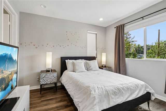 13219 Victory Boulevard, Valley Glen, CA 91401 — photo 11 of 26