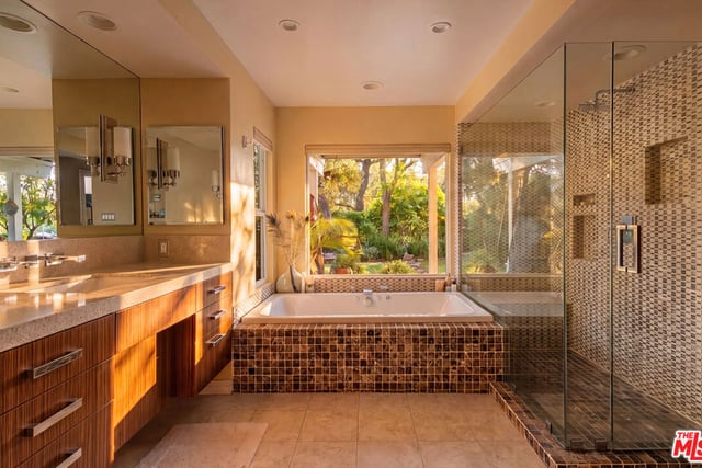 679 Wonder View Drive, Calabasas, CA 91302 — photo 12 of 18