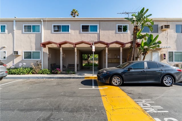 7129 Coldwater Canyon 8, North Hollywood, CA 91605 — photo 4 of 17