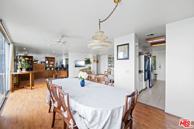 100 S Doheny Drive 512, Los Angeles, CA 90048 — photo 12 of 37