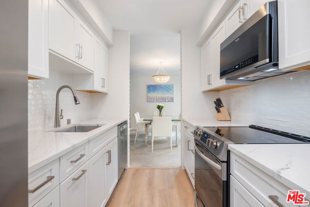 809 S Bundy Drive 205, Los Angeles, CA 90049 — photo 12 of 35