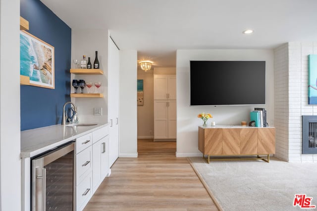 809 S Bundy Drive 205, Los Angeles, CA 90049 — photo 5 of 35