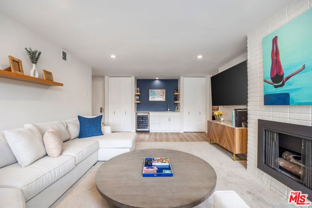 809 S Bundy Drive 205, Los Angeles, CA 90049 — photo 6 of 35