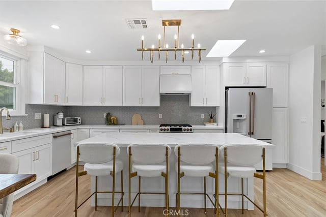 618 N Pass, Burbank, CA 91505 — photo 2 of 33