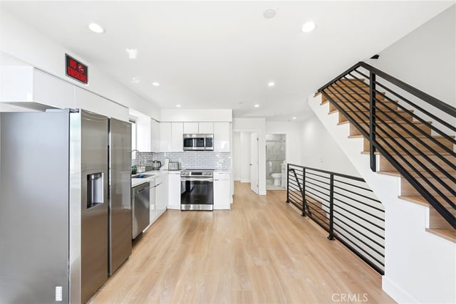 4453 Colfax Avenue, Studio City, CA 91602 — photo 4 of 19