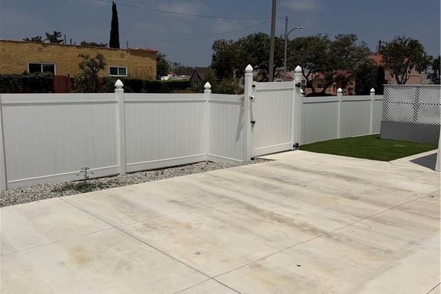 2158 W 77th, Los Angeles, CA 90047 — photo 3 of 4