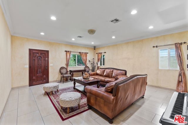 3332 Tilden Avenue, Los Angeles, CA 90034 — photo 5 of 47