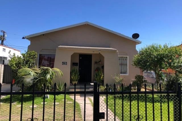 424 E 91st Street, Los Angeles, CA 90003 — photo 3 of 35