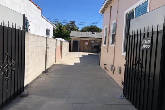 424 E 91st Street, Los Angeles, CA 90003 — photo 5 of 35
