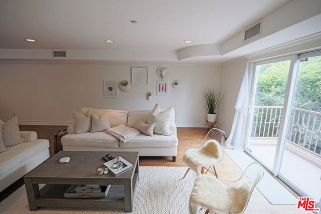10390 La Grange Avenue PH3, Los Angeles, CA 90025 — photo 4 of 22