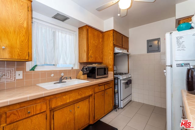 2915 St. George Street 7, Los Angeles, CA 90027 — photo 5 of 14