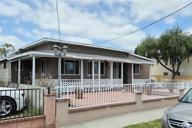 3661 Seabright Avenue, Long Beach, CA 90810 — photo 3 of 38