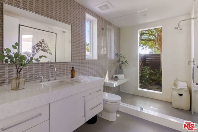 2536 Pesquera Drive, Los Angeles, CA 90049 — photo 22 of 40