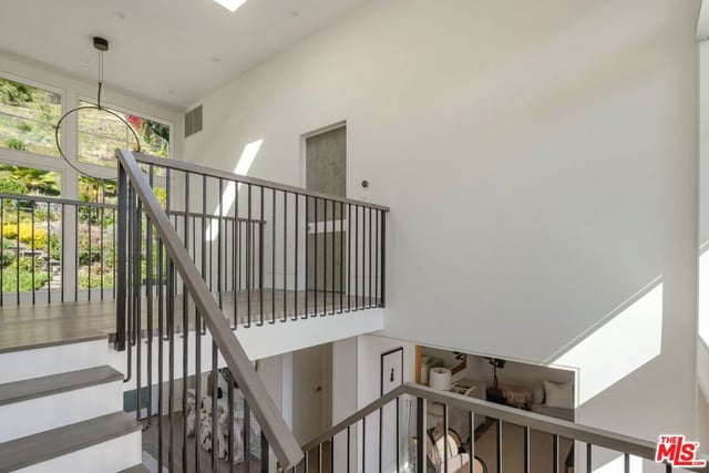 2536 Pesquera Drive, Los Angeles, CA 90049 — photo 27 of 40