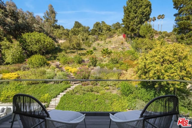 2536 Pesquera Drive, Los Angeles, CA 90049 — photo 30 of 40