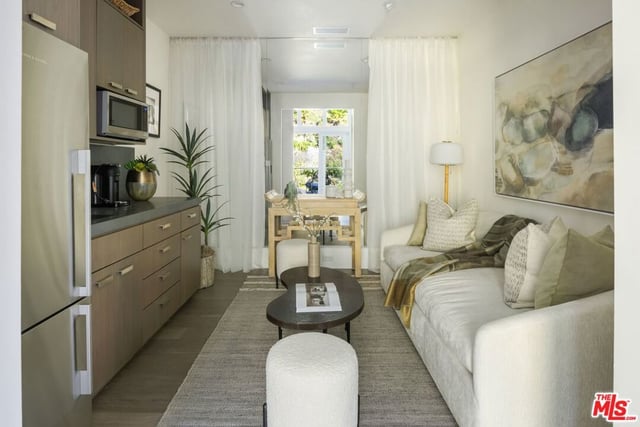 2536 Pesquera Drive, Los Angeles, CA 90049 — photo 32 of 40