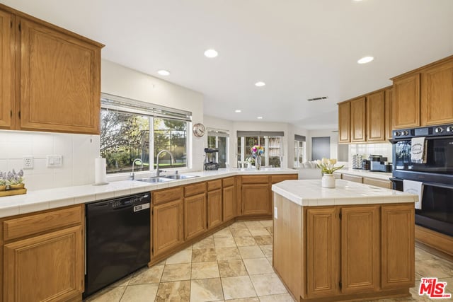 32610 Ridge Top Lane, Castaic, CA 91384 — photo 10 of 50