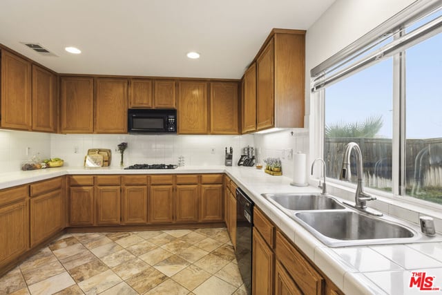 32610 Ridge Top Lane, Castaic, CA 91384 — photo 13 of 50