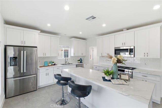 1364 S Ridgeley, Los Angeles, CA 90019 — photo 8 of 23