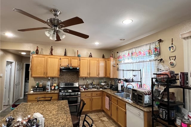 6356 Katrina Place, Palmdale, CA 93552 — photo 12 of 54