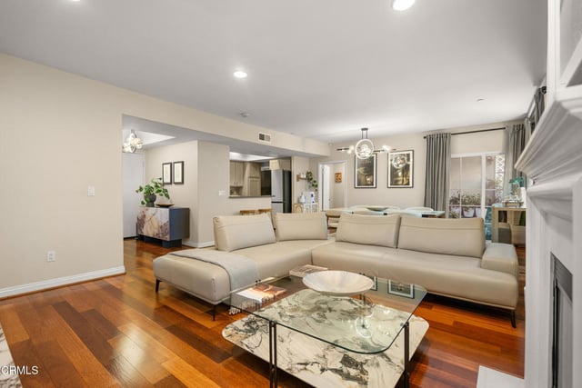 616 S Wilton Place 203, Los Angeles, CA 90005 — photo 5 of 33