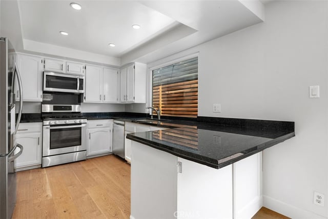 1171 Stanford Street 6, Santa Monica, CA 90403 — photo 14 of 53