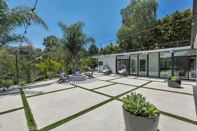 21520 Arcos, Woodland Hills, CA 91364 — photo 14 of 38