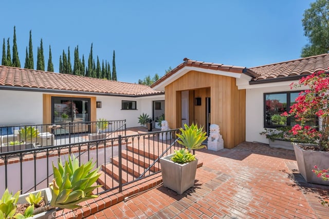 21520 Arcos, Woodland Hills, CA 91364 — photo 34 of 38