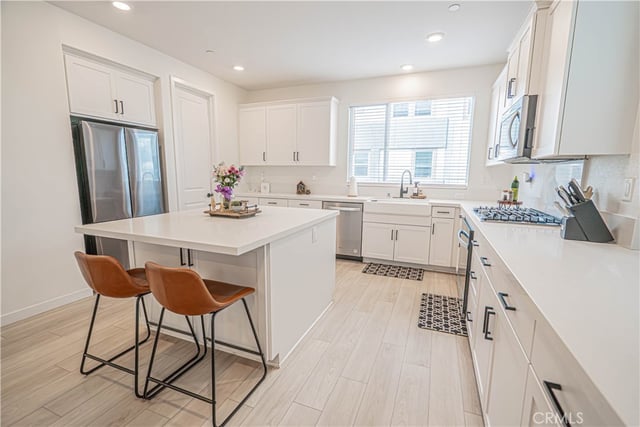27154 Valley Oak Place, Valencia, CA 91381 — photo 11 of 37