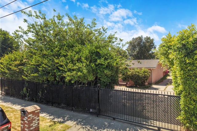 19000 Strathern, Reseda, CA 91335 — photo 34 of 42