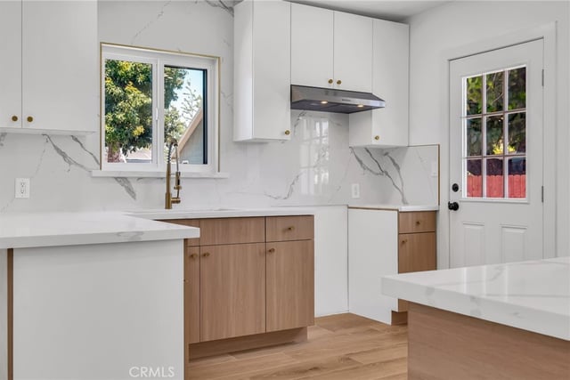 3516 Montclair Street, Los Angeles, CA 90018 — photo 12 of 36