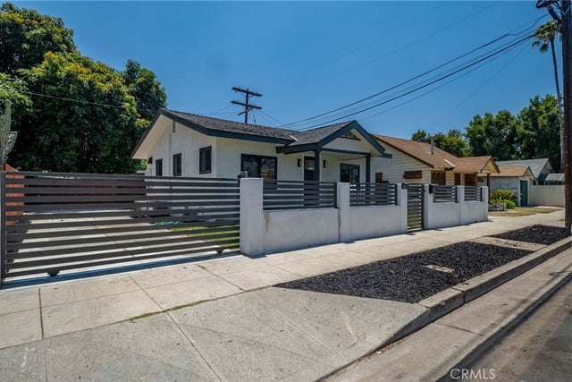 3516 Montclair Street, Los Angeles, CA 90018 — photo 3 of 36