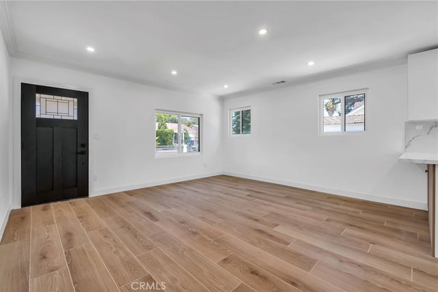 3516 Montclair Street, Los Angeles, CA 90018 — photo 5 of 36