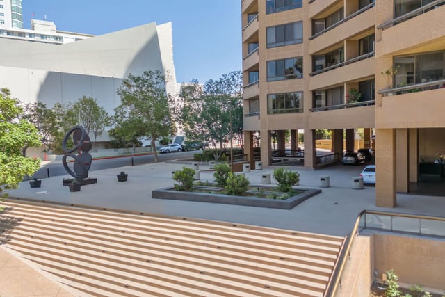 10430 Wilshire Boulevard 2001, Los Angeles, CA 90024 — photo 3 of 34