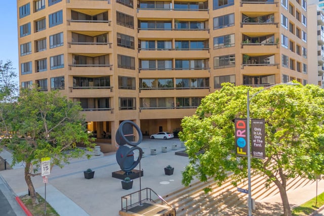 10430 Wilshire Boulevard 2001, Los Angeles, CA 90024 — photo 32 of 34