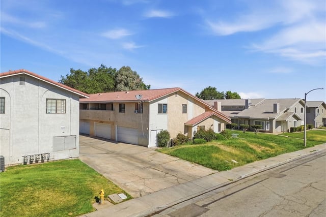 43731 8th Street E, Lancaster, CA 93535 — photo 16 of 24