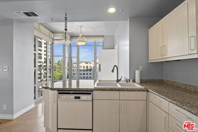 10580 Wilshire Boulevard 6NW, Los Angeles, CA 90024 — photo 7 of 23