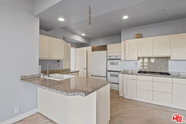 10580 Wilshire Boulevard 6NW, Los Angeles, CA 90024 — photo 8 of 23
