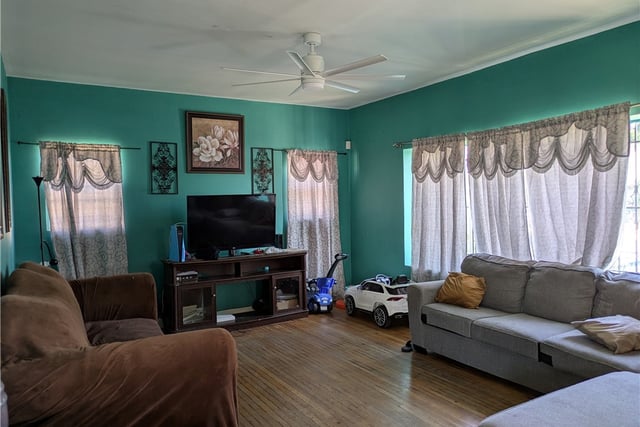 434 W 48th Street, Los Angeles, CA 90037 — photo 5 of 12